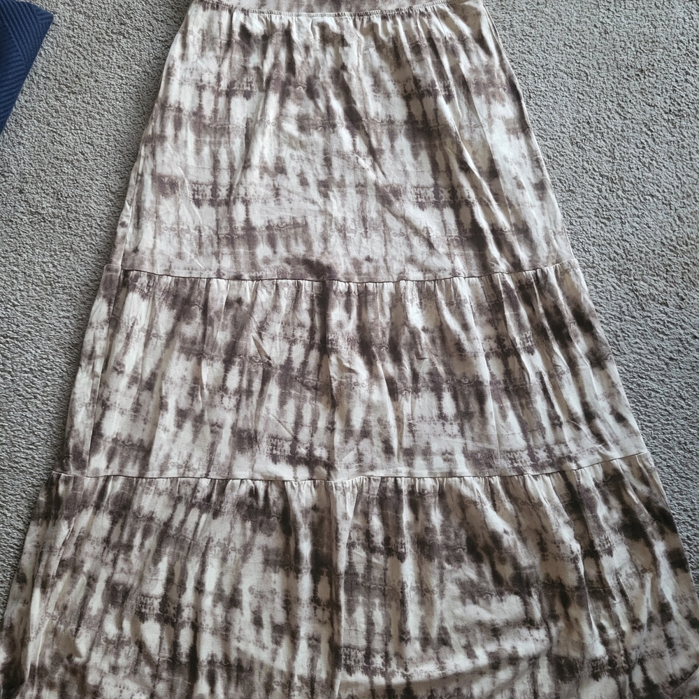 Chic Tie-Dye Maxi Skirt in Cream and Brown